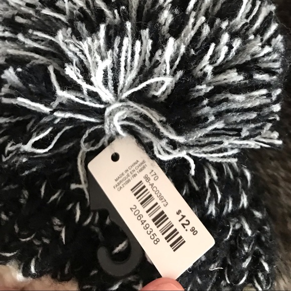 ardene toque - Picture 3 of 3